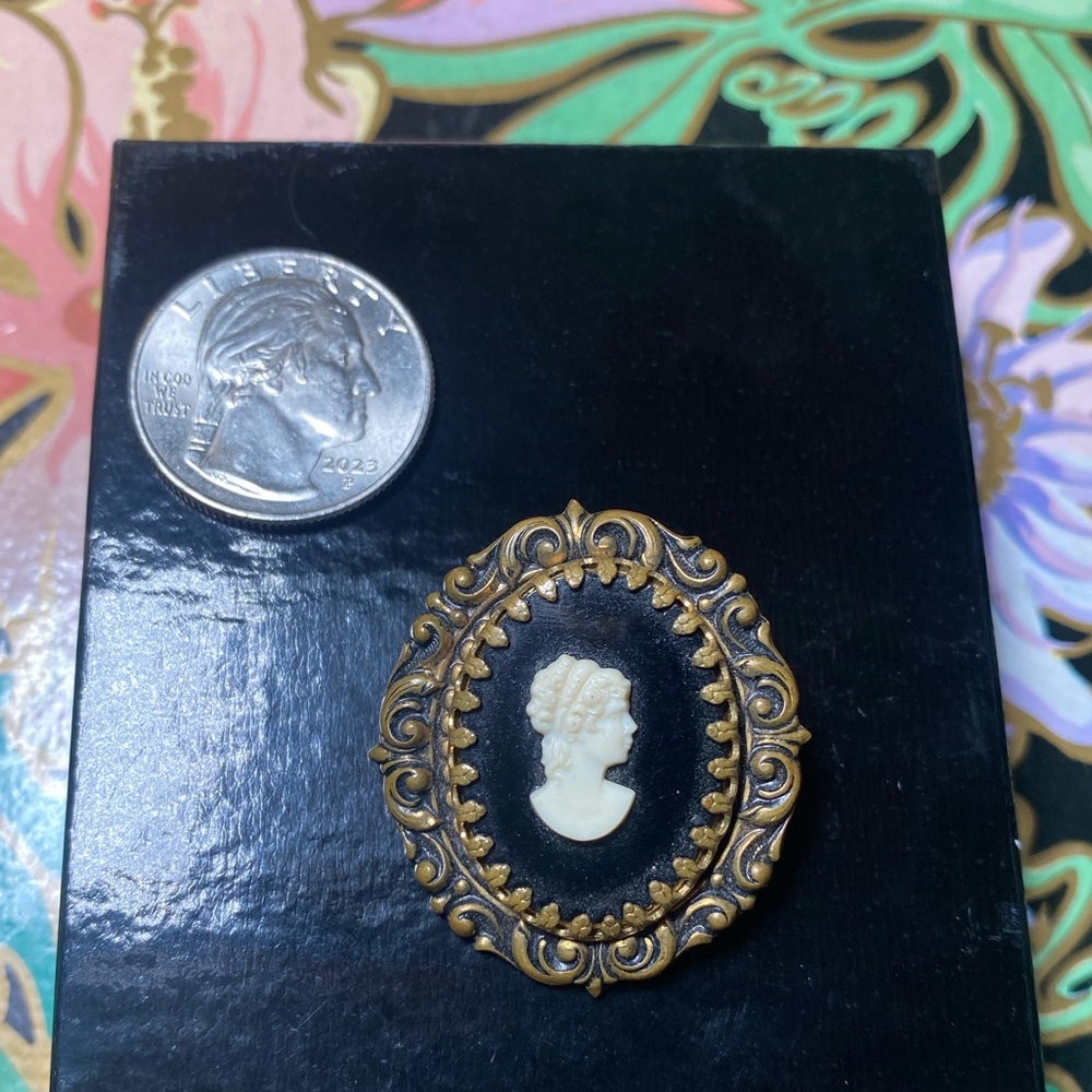Vintage Cameo brooch - Picture 3 of 7
